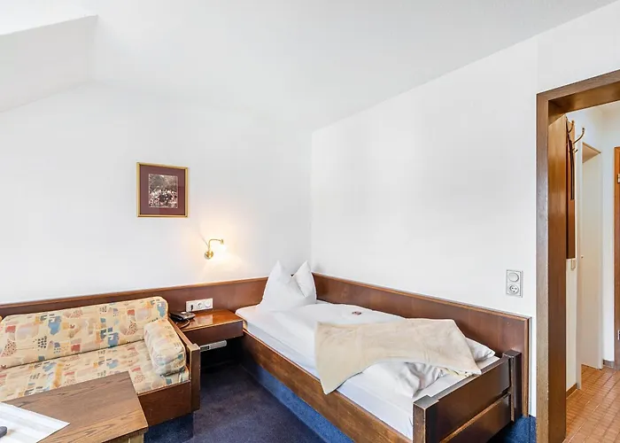 Und Huttental بيت ضيافة